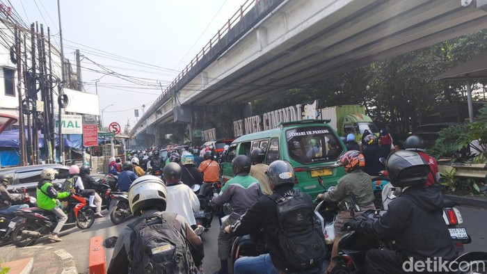 Kemacetan di kawasan Cimindi
