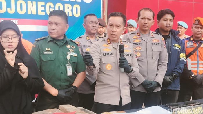 Komplotan pencuri rel KA diringkus Satreskrim Polres Bojonegoro.