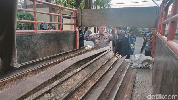 Komplotan pencuri rel KA diringkus Satreskrim Polres Bojonegoro.