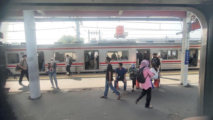 Kondisi KRL Bogor-Jakarta pagi ini (Jabbar/detikcom)