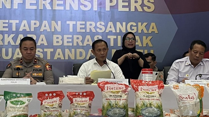 Konferensi pers kasus beras oplosan (Rumondang/detikcom)