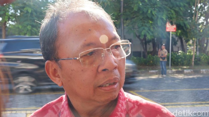 Gubernur Bali Wayan Koster saat diwawancarai, Selasa (5/8/2025).