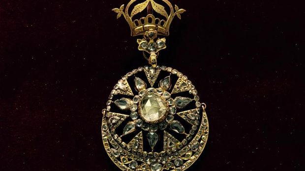 Lencana Sultan Syarif Kasim II. (Dok Dispar Riau)