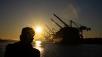 Lalu lintas laut di pelabuhan ini pun terus meningkat. Reuters/Carlos Barria