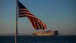 Melihat Kesibukan Pelabuhan Oakland di California