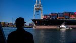 Melihat Kesibukan Pelabuhan Oakland di California
