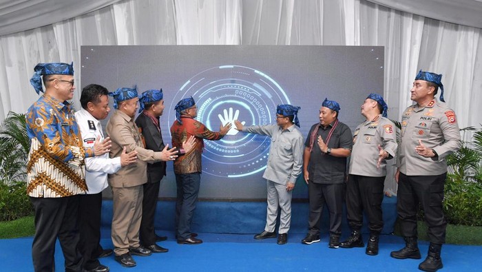 Mendes Yandri Susanto, Kabaharkam Polri Mohammad Fadil Imran dan Kepala BNN Martinus Hokum membuka Kegiatan Sosialisasi Praktik Baik Desa Bersinar di Banten.