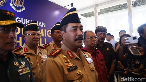 Menteri Imigrasi dan Pemasyarakatan Agus Andrianto seusai menghadiri pengukuhan Satgas Patroli Imigrasi di Pelabuhan Benoa, Denpasar, Selasa (5/8/2025).