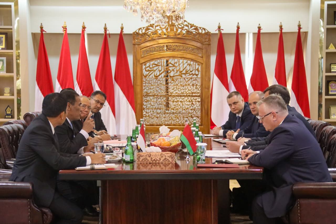 Menteri Pertanian (Mentan) Amran Sulaiman menerima kunjungan Menteri Luar Negeri Belarus, Maxim Ryzhenkov, di Jakarta, Selasa (5/8/2025). (Humas Kementan)