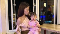 Mirriam Eka mengaku ada kemungkinan balik nyanyi lagi di tahun ini. Ia menjelaskan memang sempat vakum karena hamil dan melahirkan anak. (Foto: dok Instagram mariaeka_)