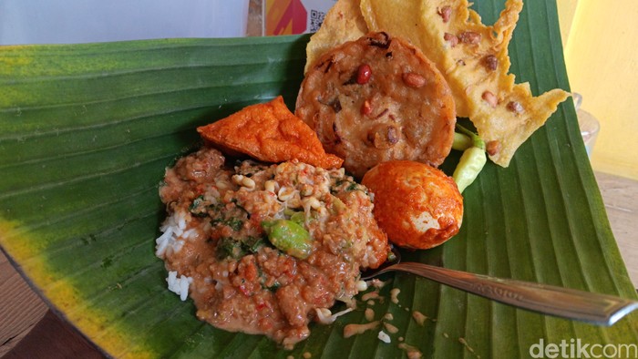 Pecel Legendaris Mbok Kuning Madiun