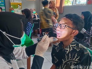 Cerita Gugupnya Siswa di Ciamis Saat Jalani Tes Kesehatan Gratis