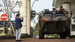 Penampakan Dua Panser Anoa TNI Siaga di Kejagung