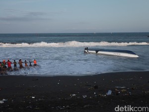 Kapal Cepat Dolphin II Dihantam Ombak 5 Meter, Jalur Pelayaran Sempat Tutup
