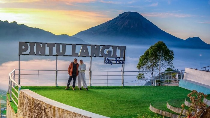 Pemandangan indah di tempat wisata Pintu Langit Dieng, Wonosobo