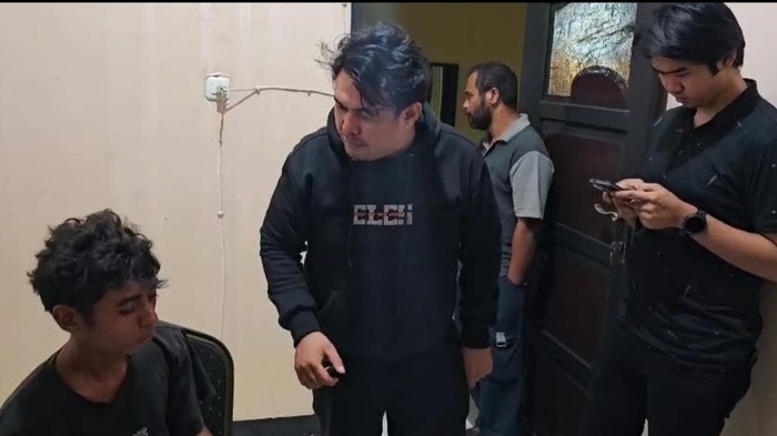 Polisi menangkap pemuda yang membakar mobol warga Takalar.