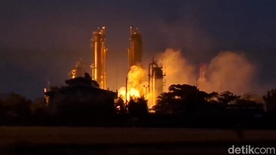 Potret Kobaran Api Susul Ledakan di Pertamina EP Subang