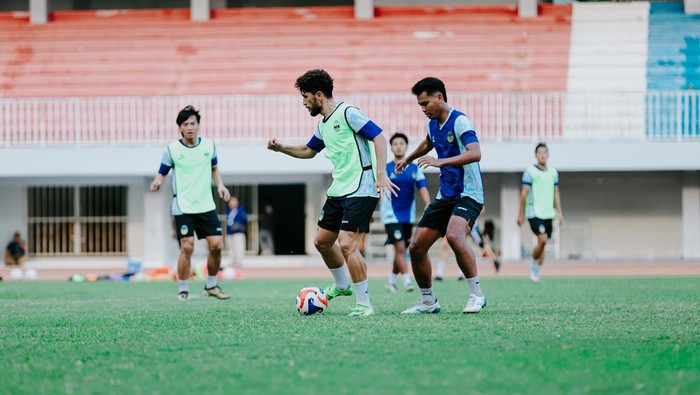 Sesi latihan PSIM Jogja di Stadion Mandala Krida, Kota Jogja, Senin (4/8/2025).
