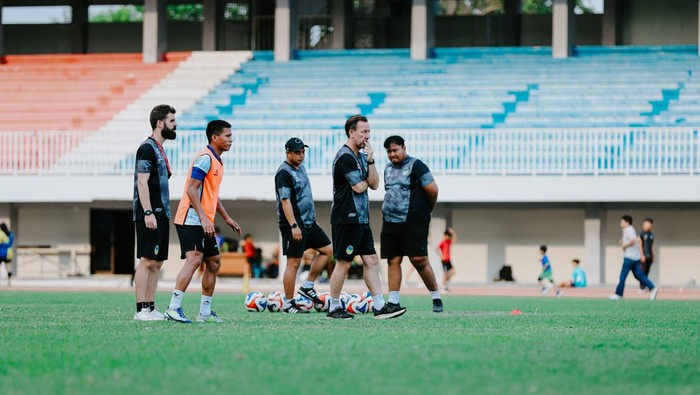 Sesi latihan PSIM Jogja di Stadion Mandala Krida, Kota Jogja, Senin (4/8/2025).