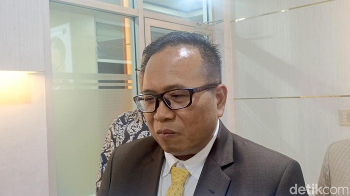Rektor Unissula, Gunarto memberikan keterangan soal amnesti dan abolisi terhadap Hasto dan Tom Lembong, Selasa (5/8/2025).