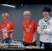 Nomor punggung yang mereka pilih pun terbilang unik. Ada Anton dengan nomor punggung 00, Shotaro 45, Eunseok 39, sementara Sungchan 23. Foto: dok. YouTube RIIZE