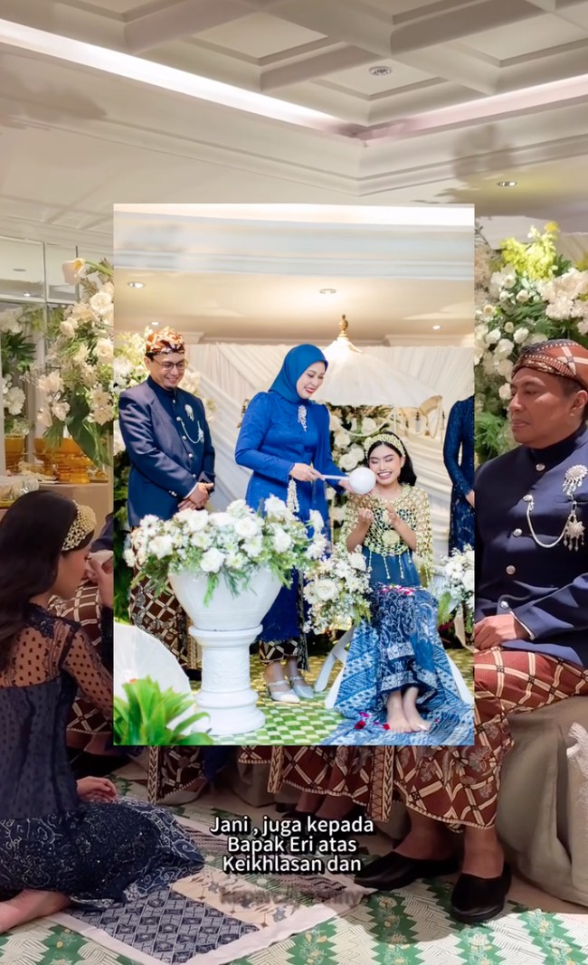 Prosesi siraman berjalan lancar. Namira berganti pakaian menggunakan bustier dan kain batik yang juga berwarna biru navy. Ayah kandung dan ibu sambungnya, serta Alya Rohali dan suami bergantian menyirami Namira. Foto: Instagram/@arohali