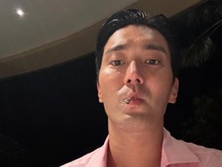 Siwon juga menikmati es krim coklat saat menginap di The St. Regis Bali Resort. (Instagram @siwonchoi)