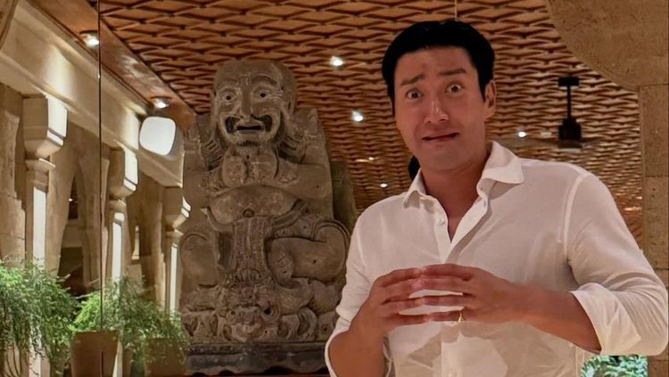 Potret Siwon Pamer Liburan di Bali, Pose Kocak Bikin Ngakak