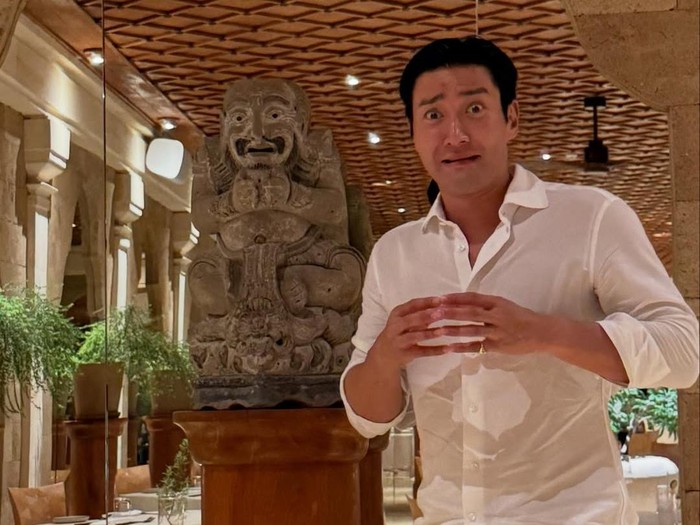 Siwon tengah menikmati liburan di Bali. (Instagram @siwonchoi)