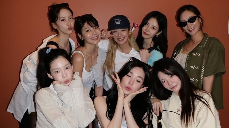 SNSD Full Member Rayakan Ultah Ke-18