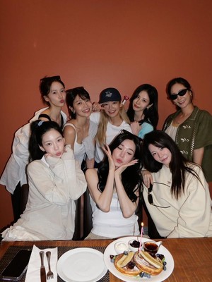 SNSD Full Member Rayakan Ultah Ke-18
