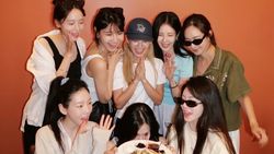 SNSD Full Member Rayakan Ultah Ke-18 SNSD Full Member Rayakan Ultah Ke-18