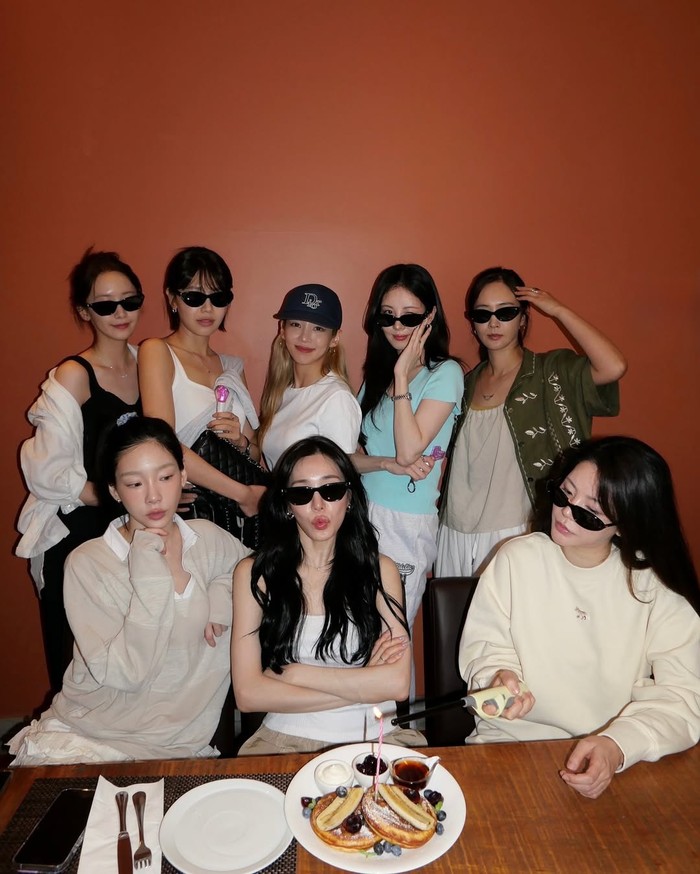 SNSD merayakan ulang tahun ke-18 debut.