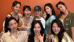 SNSD Full Member Rayakan Ultah Ke-18 SNSD Full Member Rayakan Ultah Ke-18