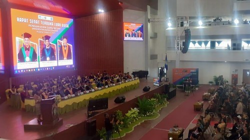 Suasana saat pengukuhan tiga guru besar Undana Kupang, NTT, Selasa (5/8/2025). (Istimewa)