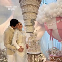 Gaya Glamor Syahrini di Pesta Ultah, Pakai Cincin Rp 18 Miliar Gaya Glamor Syahrini di Pesta Ultah, Pakai Cincin Rp 18 Miliar