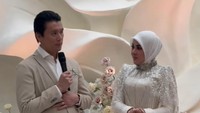 Dalam kesempatan itu, Reino Barack bicara soal kehidupan istrinya selama di Singapura. Foto: dok instagram Syahrini