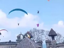 Viral Paralayang di Atas Pura Gunung Payung, Ternyata...