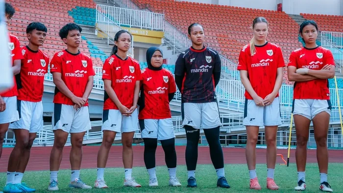 Timnas Putri Indonesia jelang melawan Thailand di Piala AFF Wanita 2025.