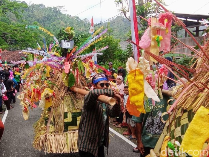 Tradisi Jolenan di Desa Somongari, Kecamatan Kaligesing, Purworejo, Selasa (5/8/2025).