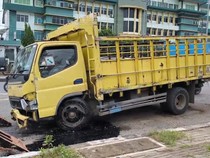 Truk Terguling Usai Tabrak Flyover di Palembang, Sempat Sebabkan Kemacetan