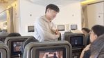 Ustaz Dennis Lim Bagi-bagi Coklat di Pesawat, Perdana Bawa Si Kembar Terbang