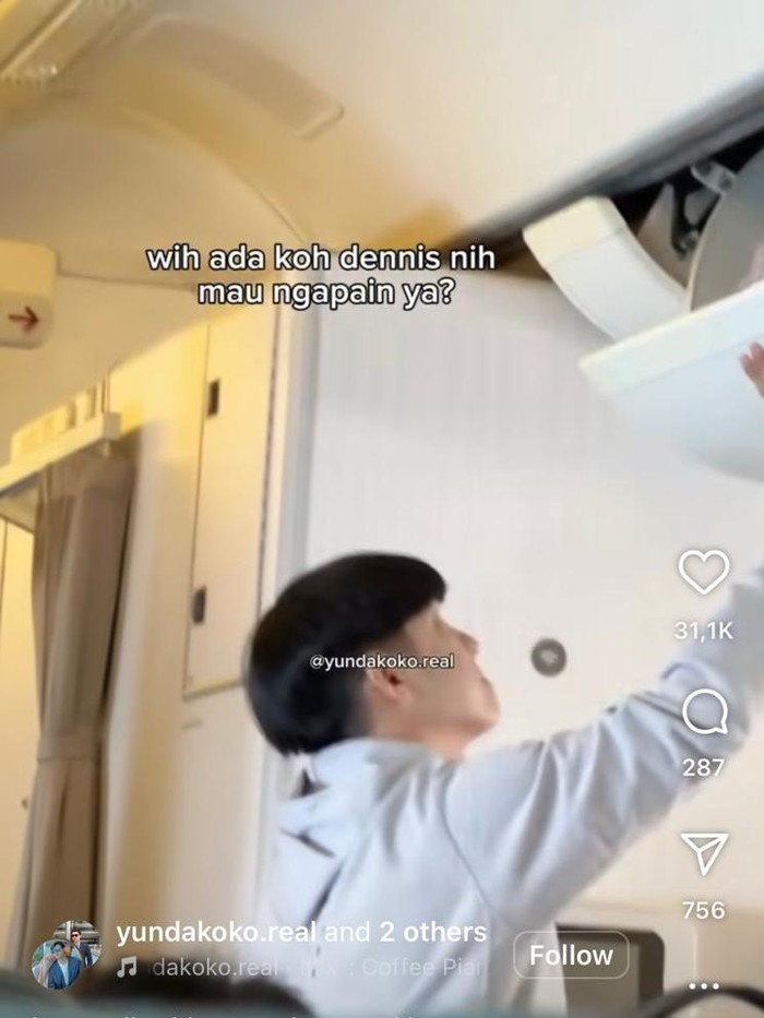 Ustaz Dennis Lim Bagi-Bagi Cokelat di Pesawat, Ternyata Alasannya Mulia