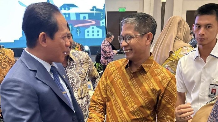Wabup Soppeng Selle Ks Dalle bersama Menteri Lingkungan Hidup Republik Indonesia Hanif Faisol Nurofiq.