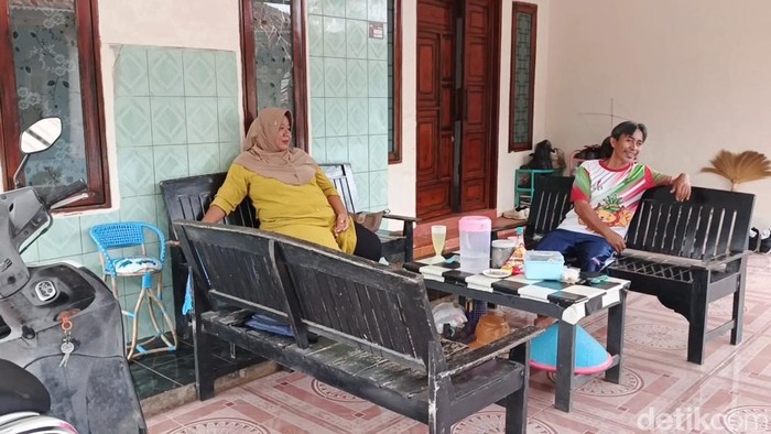 Warga Subang saat menceritakan detik-detik meledaknya pipa gas Pertamina EP di Subang