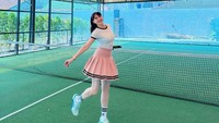 Salah satu yang bikin aku cepet turun berat badan yah main padel, tulis Alessia Cestaro di Instagram. (Foto: dok Instagram alessia89cestaro)