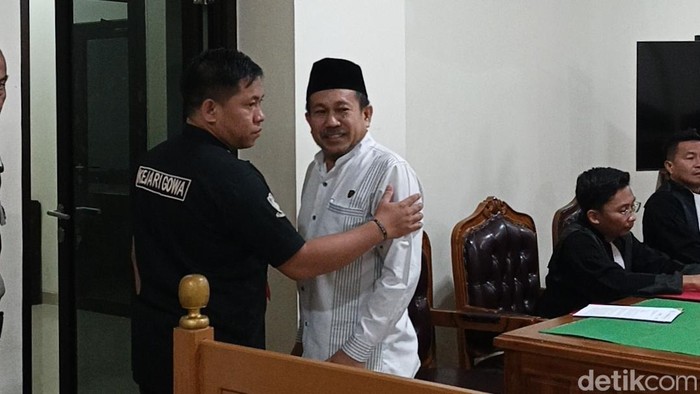 Andi Ibrahim menjalani sidang kasus sindikat uang palsu di PN Sungguminasa, Gowa.