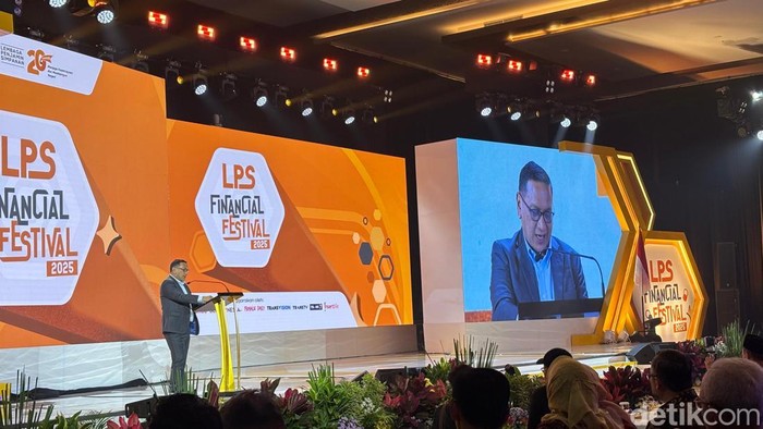 Anggota Dewan Komisioner LPS Didik Madiyono saat membuka LPS Financial Festival Surabaya