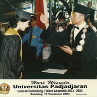 Annisa juga memperlihatkan fotonya saat lulus S1 dari universitas Padjajaran pada tahun 2003. Ambil jurusan Ekonomi, Annisa berhasil lulus tepat waktu meskipun saat itu dirinya kuliah sambil bekerja. Foto: Instagram/@annisayudhoyono