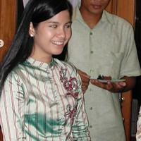 Gaya rambut Annisa sendiri dari dulu hingga sekarang masih tampak sama, tetap konsisten dengan rambut panjang hitamnya. Foto: Instagram/@annisayudhoyono